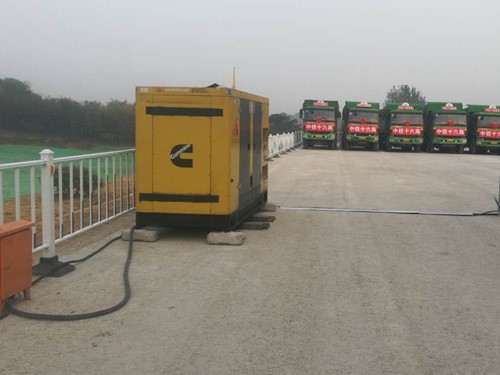 饶平电力系统的稳定性和设备兼容性如何影响发电机组的频率规格？